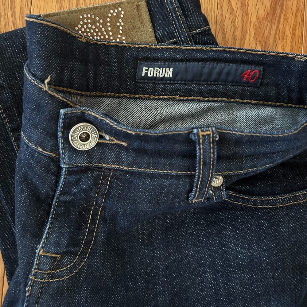 Denim FORUM Dark Wash Jeans Exclusively at ARITZIA. Size 40 Portuguese = 10-12